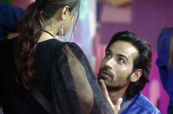 अरहान ने किया रश्मि को Kiss, ये देख हंसने लगे सिद्धार्थ