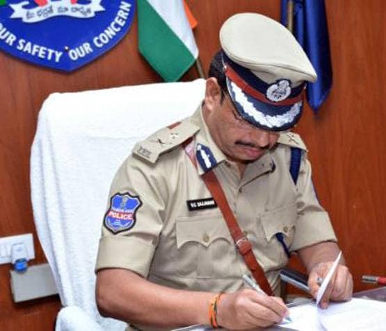 ये हैं हैदराबाद के IPS सज्जनार, जिन पर उठे सवाल भी, मिले सैल्यूट भी