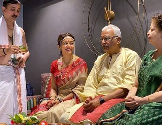 नेहा पेंडसे की प्री-वेडिंग रस्में शुरू, पूजा में ट्रैडिशनल लुक में दिखीं