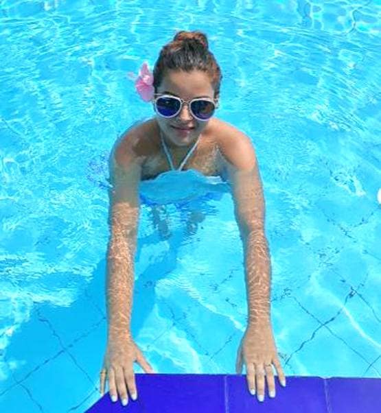 नायरा की 'चाची सास' का बिकिनी में बोल्ड अवतार, वेकेशन की फोटोज वायरल