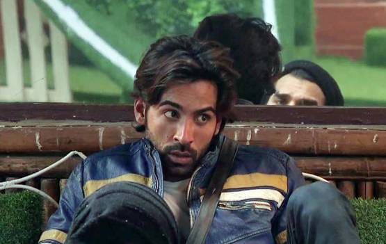 अरहान ने किया रश्मि को Kiss, ये देख हंसने लगे सिद्धार्थ