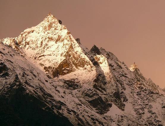 एवरेस्ट से कम ऊंचाई, फिर भी आज तक कोई क्यों न चढ़ सका कैलाश पर्वत?