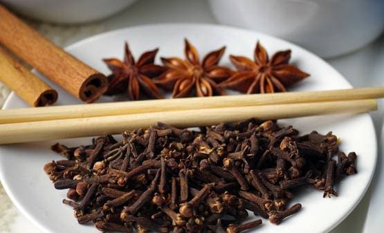 बढ़ते वजन से हैं परेशान तो लौंग पानी करेगा जादू का काम