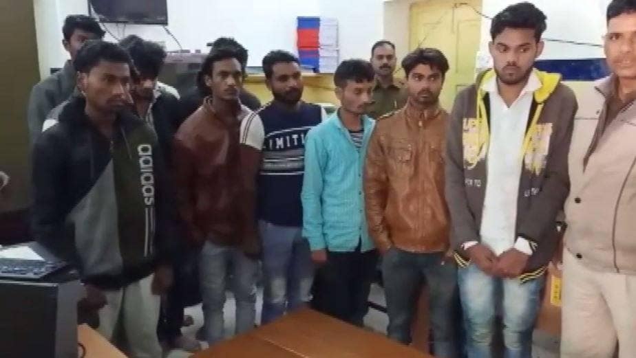 हाइवे पर लगता है सेक्स का बाजार, परंपरा के नाम पर जिस्मफरोशी