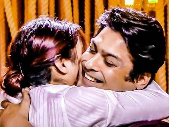 फिर एक हुए Sidnaaz, नींद से उठकर शहनाज ने दबाए सिद्धार्थ शुक्ला के पैर