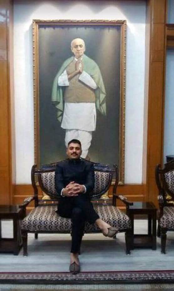 किसान के बेटे ने 6 बार की सरकारी नौकरी, नहीं मिली संतुष्टि तो बना IPS