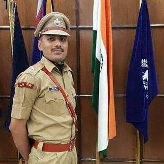 किसान के बेटे ने 6 बार की सरकारी नौकरी, नहीं मिली संतुष्टि तो बना IPS