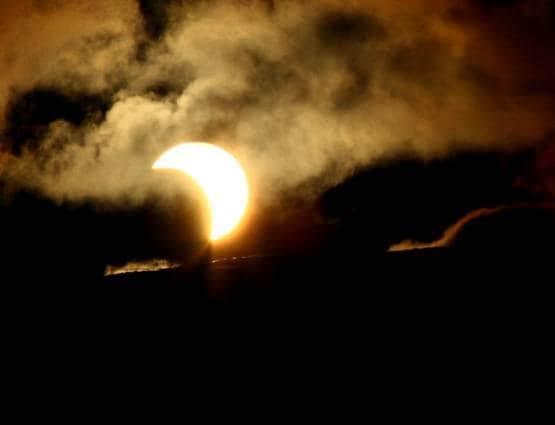 Surya Grahan पर NASA की वॉर्निंग- खूबसूरत पर खतरनाक