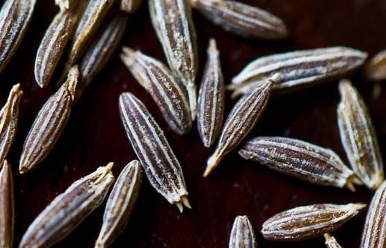 बाजार में बिक रहा है 'झाड़ू' से बना नकली जीरा, हो जाइए सावधान