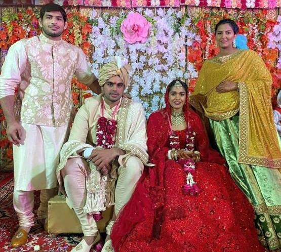 प्र‍ियंका से इंस्पायर बबीता, लहंगा ही नहीं कॉपी की वेडिंग डेट भी!