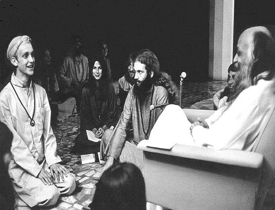 ओशो क्यों कहते थे- भारतीयों को सेक्स से मत रोको