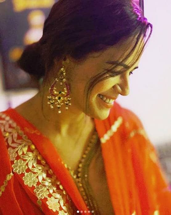 जस्सी बनकर मोना सिंह को मिली शोहरत, इन स्टार्स संग चर्चा में रहा अफेयर