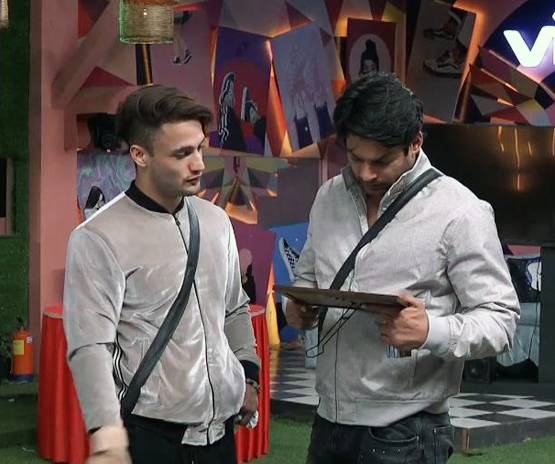 मां की चिट्ठी पढ़ खूब रोए सिद्धार्थ, असीम से माफी मांगकर लगाया गले