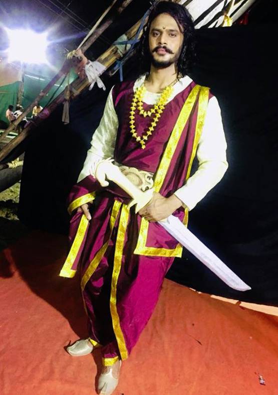 TV एक्टर पर 50 गुंडों का हमला, थाने तक नंगे पांव दौड़े