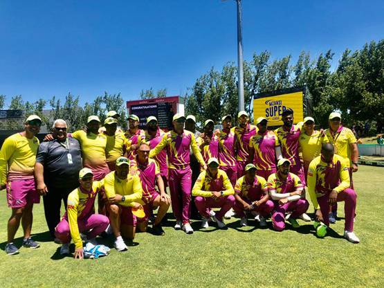 साथी को ना खिलाने पर क्रिकेटर ने कहा- वो मेरी बहन के साथ सो रहा है