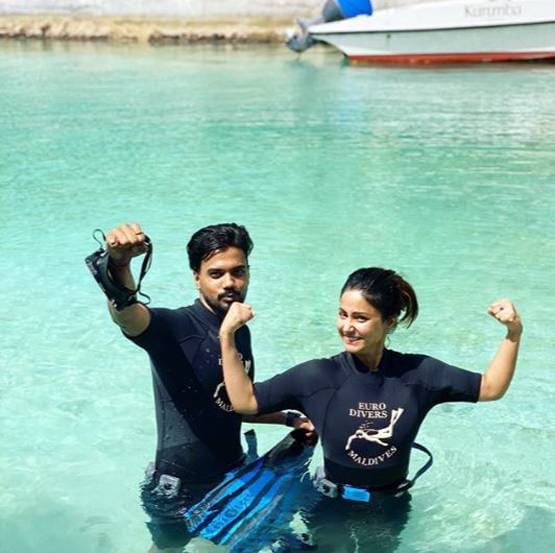 बॉयफ्रेंड के साथ स्कूबा डाइविंग करते नजर आईं हिना खान, देखें लेटेस्ट तस्वीरें