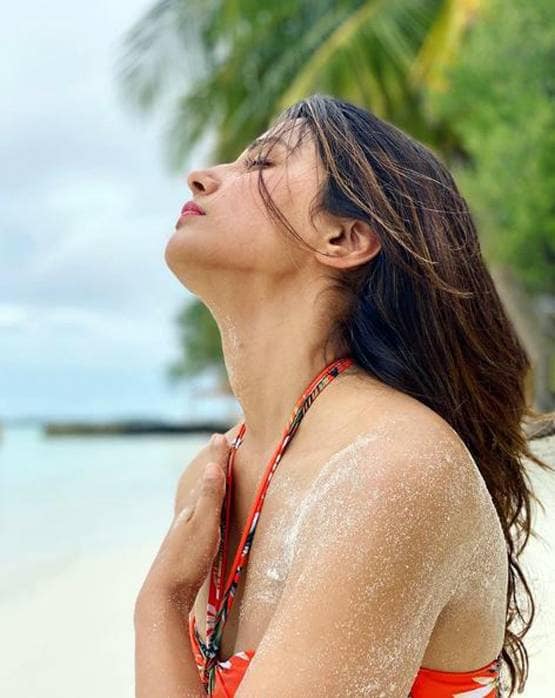 वेकेशन पर हिना खान, समंदर किनारे दिखा बोल्ड अंदाज, वायरल हुईं तस्वीरें