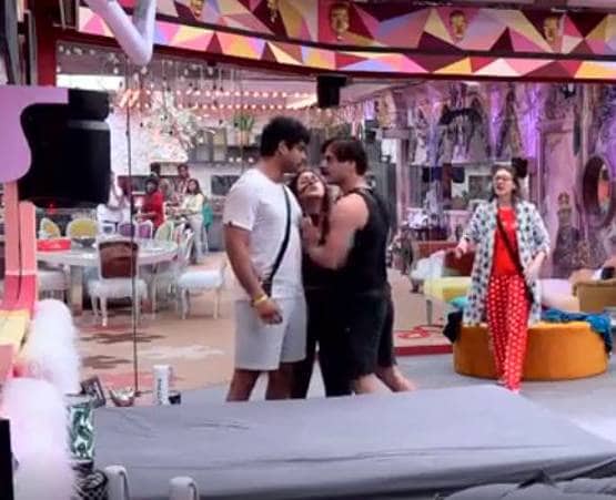 BB13 के फिक्सड विनर हैं सिद्धार्थ? KRK ने किया चौंकाने वाला खुलासा