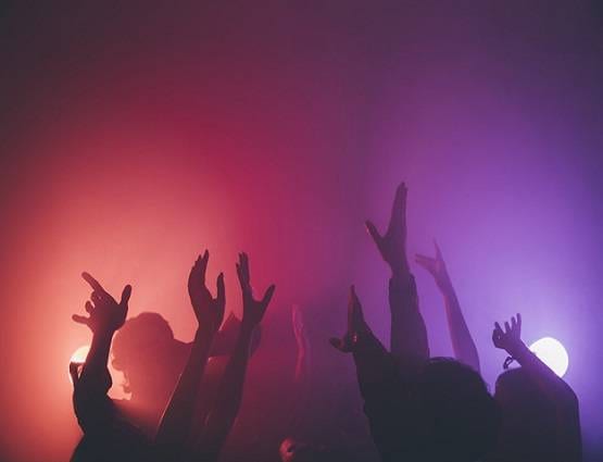 लाइफ पार्टनर चुनने में सबसे पहले ये ढूंढते हैं भारतीय