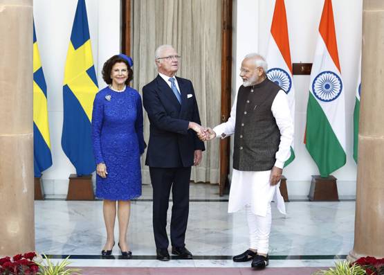 भारत दौरे पर स्वीडन के राजा, पत्नी संग ई-रिक्शा में की सवारी