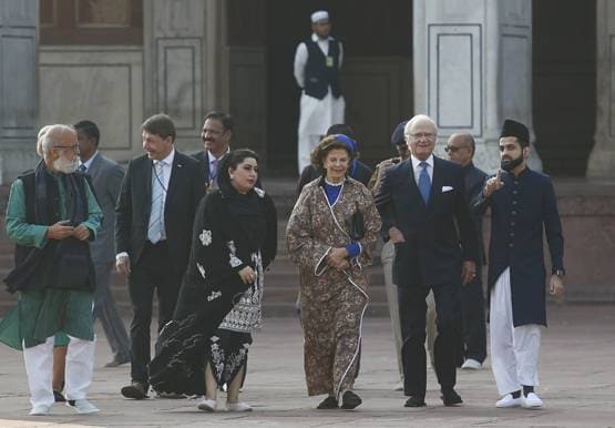 भारत दौरे पर स्वीडन के राजा, पत्नी संग ई-रिक्शा में की सवारी