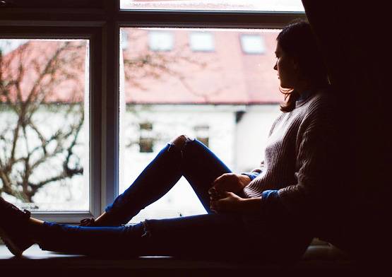 सौतेले भाई ने किया रेप, 18 साल में सेक्स वर्कर बनी लड़की की कहानी