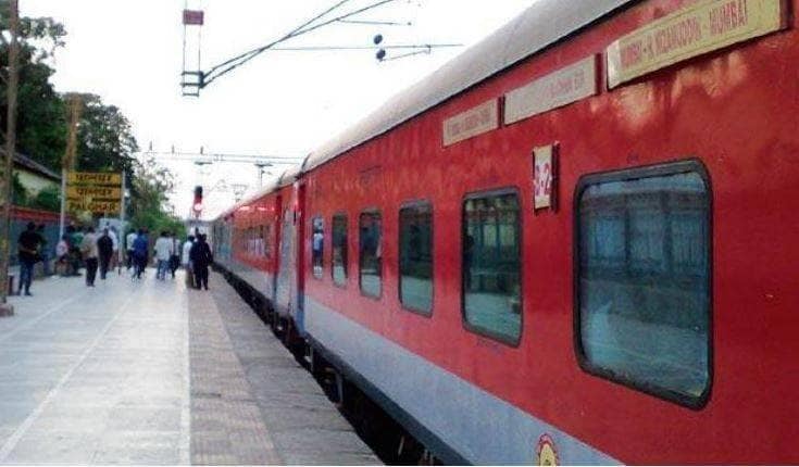 ट्रेन सफर के दौरान चाय-नाश्‍ता और खाना महंगा, ये है नई रेट लिस्‍ट