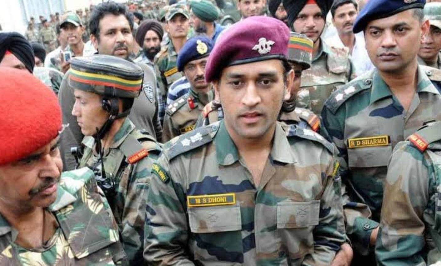 धोनी टीवी शो में आएंगे नजर, आर्मी अफसरों की सुनाएंगे कहानी