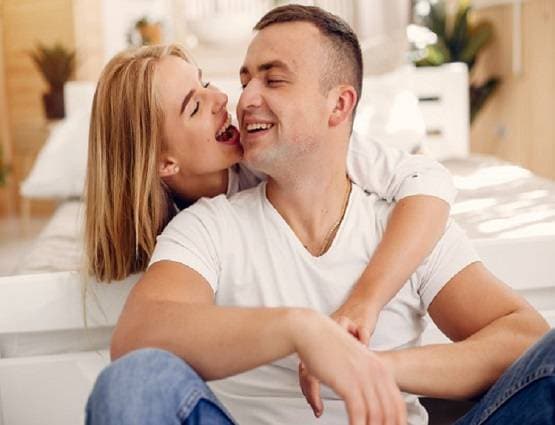 लाइफ पार्टनर चुनने में सबसे पहले ये ढूंढते हैं भारतीय