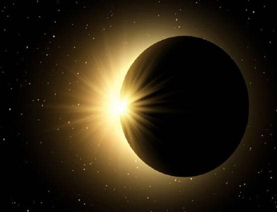 Surya Grahan: चांद के साए में छिपा सूरज, 5 घंटे 36 मिनट न करें ये काम