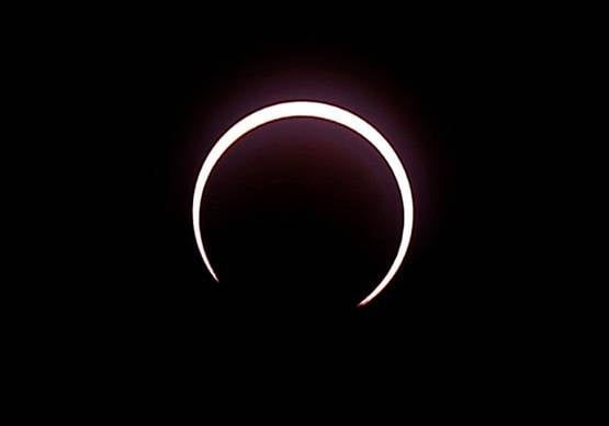 दशक के आखिरी सूर्य ग्रहण की खूबसूरत तस्वीरें, देखकर झूम जाएगा मन