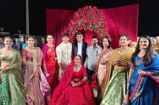 प्र‍ियंका से इंस्पायर बबीता, लहंगा ही नहीं कॉपी की वेडिंग डेट भी!