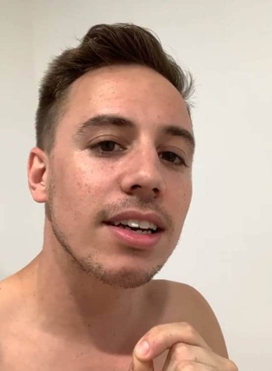 मंगेतर को कोई न घूरे, इसलिए युवक ने दिया ये अनोखा गिफ्ट