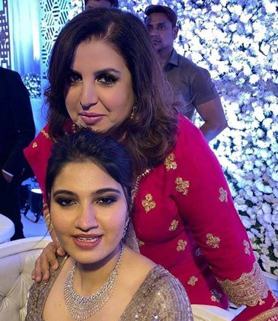 PHOTOS: रिसेप्शन में छाईं अजहरुद्दीन की बहू अनम, ऐसा था लुक