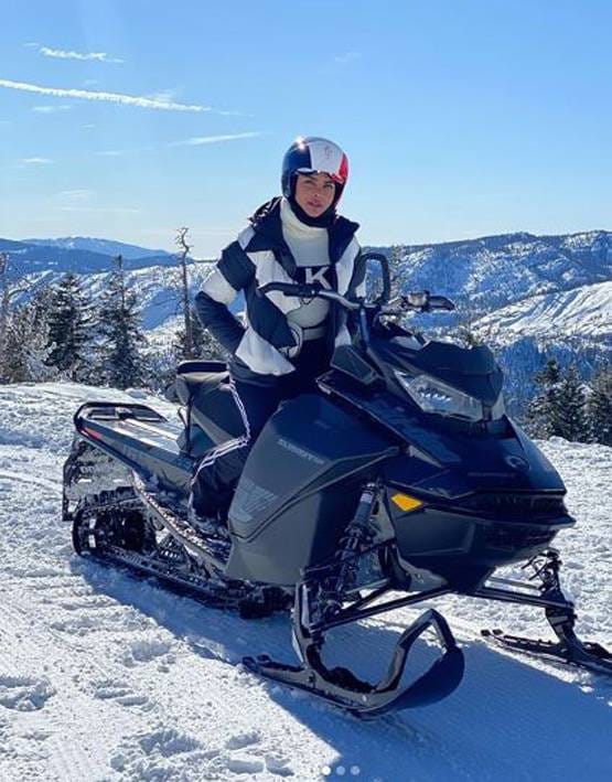 कैलिफोर्निया की वादियों में निक का हाथ थामें दिखीं प्रियंका, PHOTOS