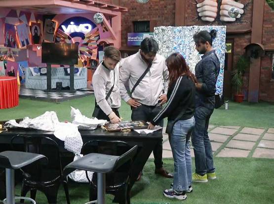 मां की चिट्ठी पढ़ खूब रोए सिद्धार्थ, असीम से माफी मांगकर लगाया गले