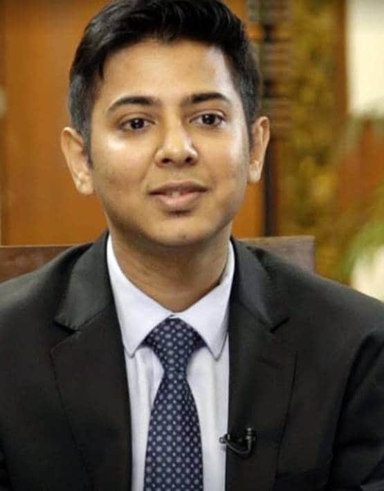 भगवान को कोसते थे अक्षत, पूछते थेेे ये सवाल, फिर एक दिन बने IAS