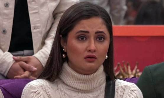 बेघर हुईं देवोलीना ने गाया 'ये दोस्ती हम नहीं तोड़ेंगे', फूट-फूटकर रोईं रश्मि