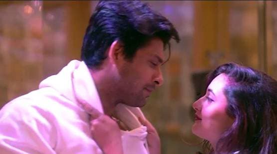 BB: सिद्धार्थ संग मिरर लिपलॉक सीन करने का रश्मि को पछतावा, हुईं परेशान