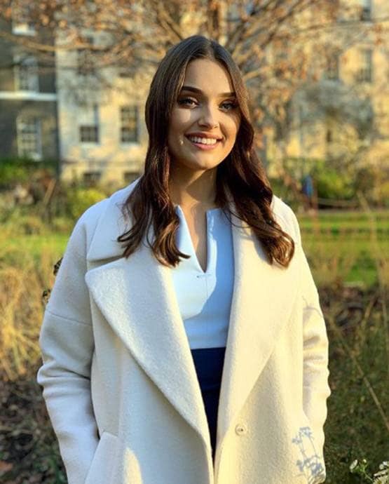 ब्यूटी क्वीन थी शादीशुदा, एक बच्चे की मां, राज खुला तो छिना खिताब