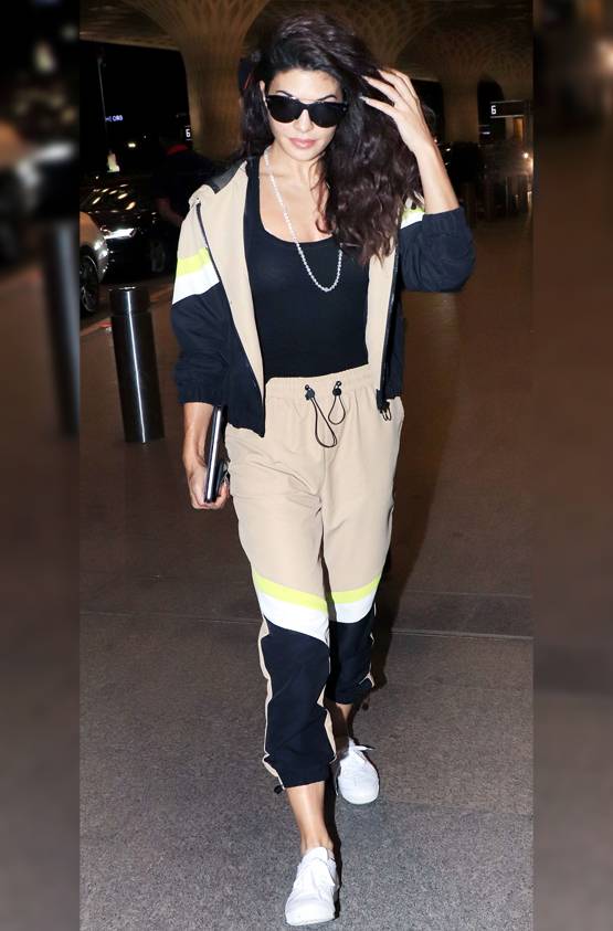 नागरिकता पर बवाल, बॉलीवुड में चमक रहे हैं ये विदेशी सितारे