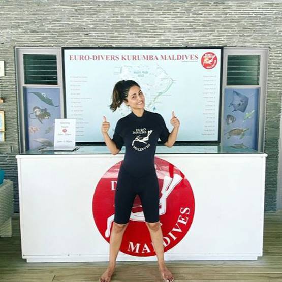 बॉयफ्रेंड के साथ स्कूबा डाइविंग करते नजर आईं हिना खान, देखें लेटेस्ट तस्वीरें