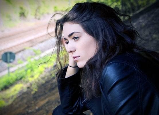 सौतेले भाई ने किया रेप, 18 साल में सेक्स वर्कर बनी लड़की की कहानी