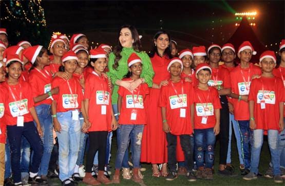 नीता अंबानी ने बच्चों के साथ ऐसे सेलिब्रेट किया क्रिसमस, देखें तस्वीरें