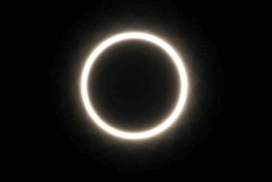 दशक के आखिरी सूर्य ग्रहण की खूबसूरत तस्वीरें, देखकर झूम जाएगा मन