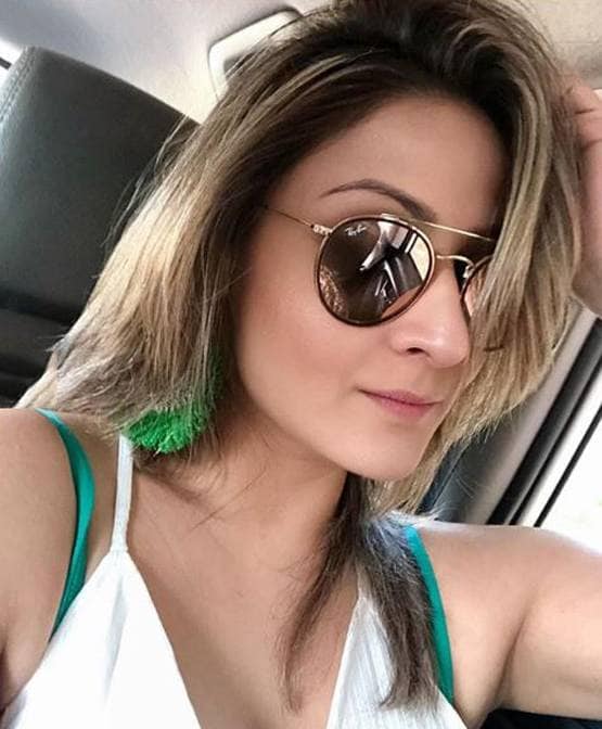 दोस्तों संग हॉलीडे पर BB विनर उर्वशी, बिकिनी में दिखा बोल्ड अंदाज