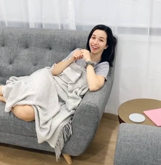 मंगेतर को कोई न घूरे, इसलिए युवक ने दिया ये अनोखा गिफ्ट