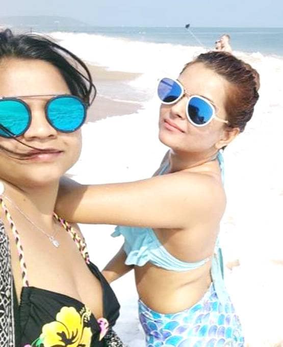 नायरा की 'चाची सास' का बिकिनी में बोल्ड अवतार, वेकेशन की फोटोज वायरल