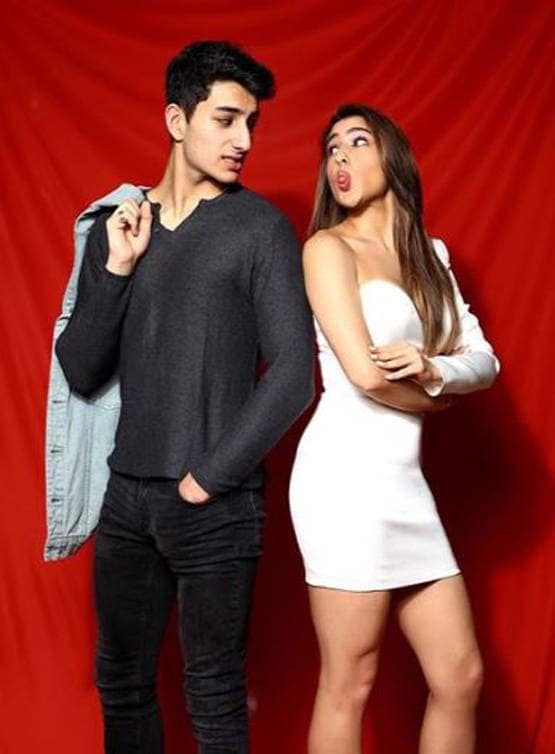 भाई को शर्टलेस देख सारा की बोलती बंद, क्रिसमस स्पेशल शूट