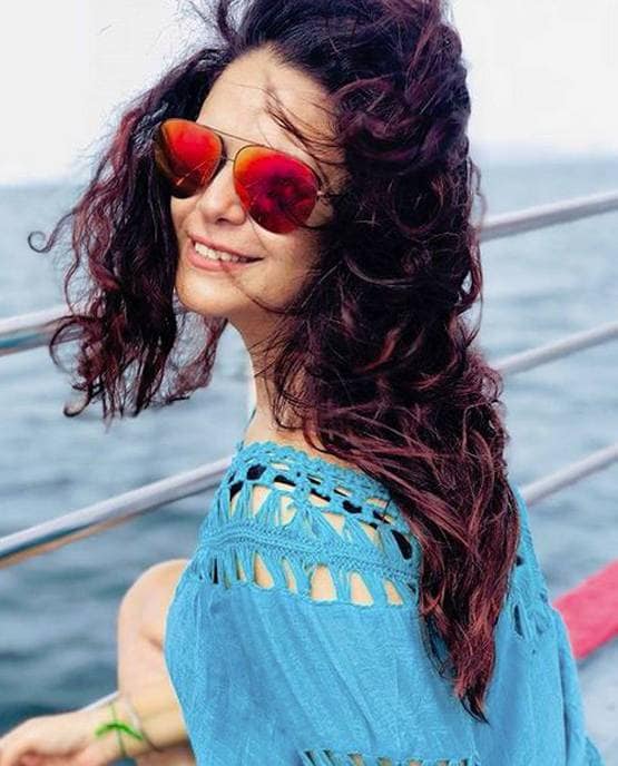 जस्सी बनकर मोना सिंह को मिली शोहरत, इन स्टार्स संग चर्चा में रहा अफेयर